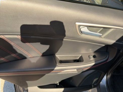 Used 2022 Ford Edge ST-Line w/ Class II Trailer Tow Package image 12