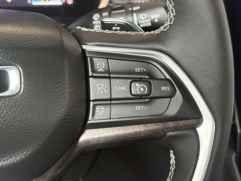 Used 2025 Jeep Grand Cherokee L Limited w/ Luxury Tech Group II AWD/4WD image 37