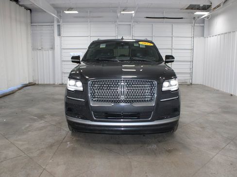 Used 2023 Lincoln Navigator Reserve image 3