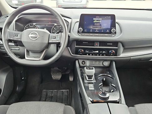 Used 2025 Nissan Rogue SV AWD/4WD image 14