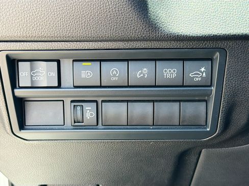 Used 2025 Toyota Tundra SR5 w/ SR5 Convenience Package RWD image 32