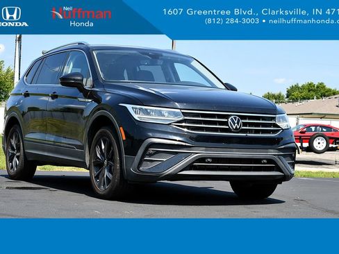 Used 2022 Volkswagen Tiguan SE FWD image 1