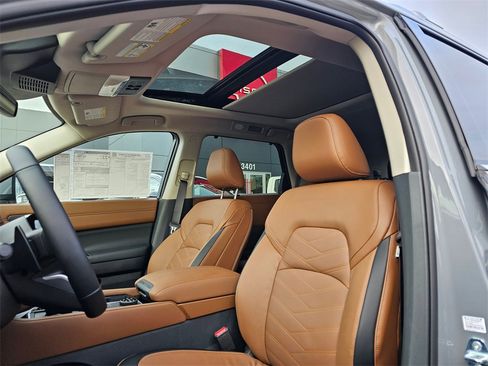 New 2025 Nissan Pathfinder Platinum image 17