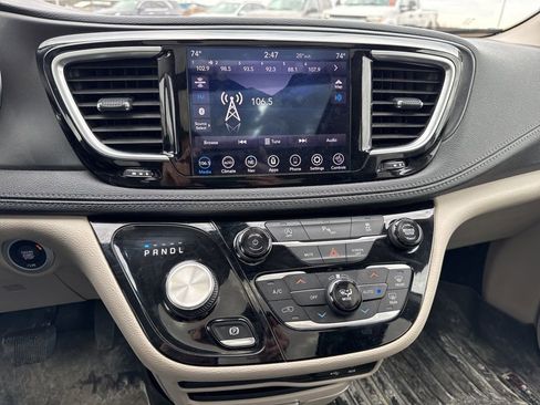 Used 2020 Chrysler Pacifica Limited image 13