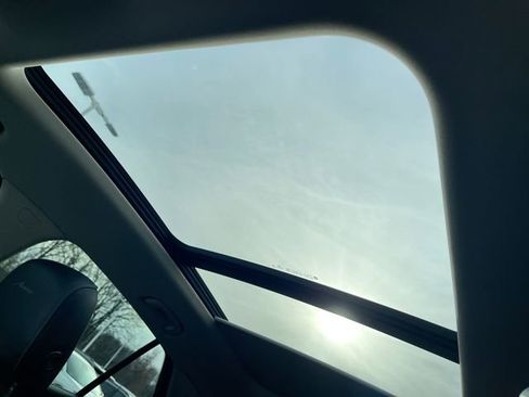 Used 2022 Buick Envision Avenir w/ Technology Package II image 19