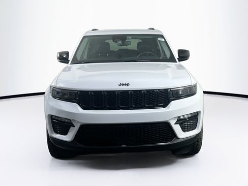 Used 2023 Jeep Grand Cherokee Limited w/ Black Appearance Package AWD/4WD image 2