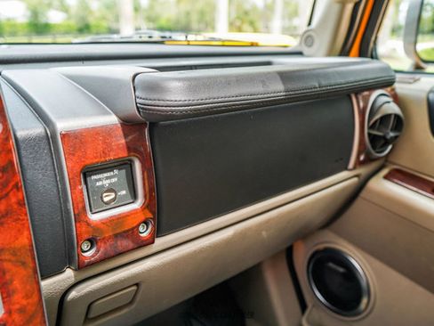 Used 2003 HUMMER H2 w/ Preferred Equipment Group image 33