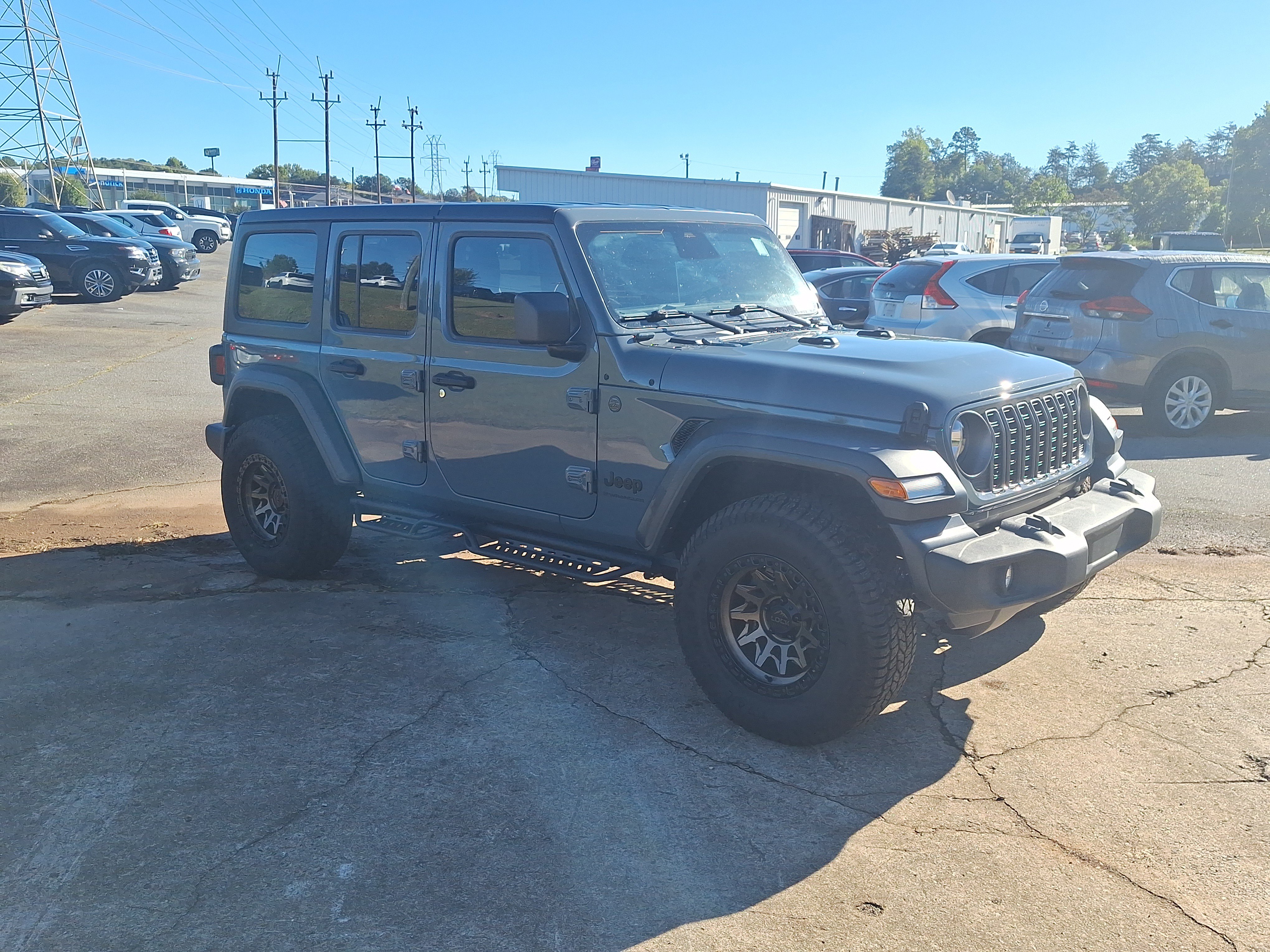 Used 2025 Jeep Wrangler Unlimited Sport AWD/4WD image 3