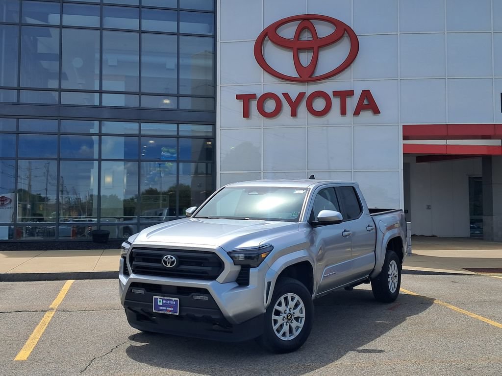 Used 2025 Toyota Tacoma SR5 AWD/4WD image 1