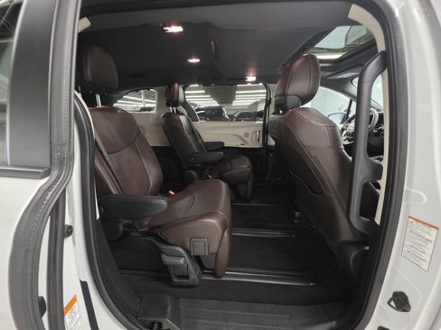 Used 2024 Toyota Sienna Platinum AWD/4WD image 24
