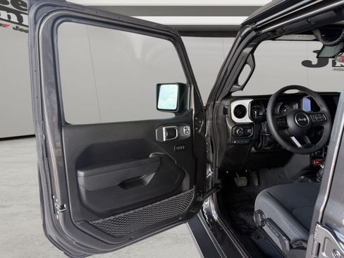Used 2024 Jeep Wrangler Unlimited AWD/4WD image 8