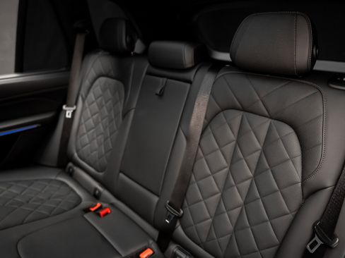 Used 2023 BMW X5 M50i w/ Executive Package image 67