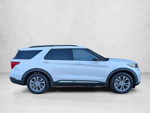 Used 2023 Ford Explorer XLT w/ Equipment Group 202A RWD image 5