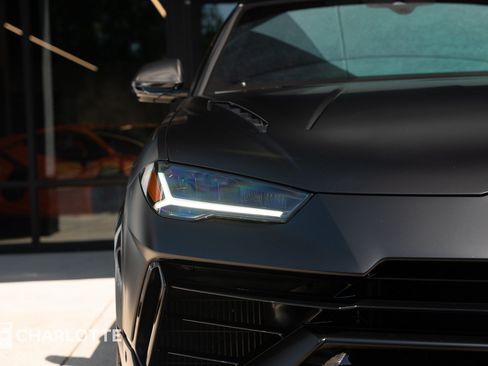Used 2023 Lamborghini Urus Performante AWD/4WD image 4