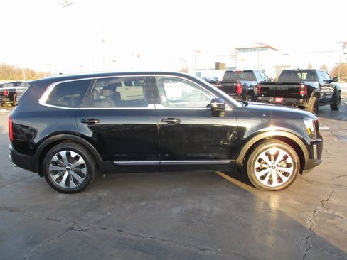 Used 2021 Kia Telluride EX w/ EX Premium Package image 3