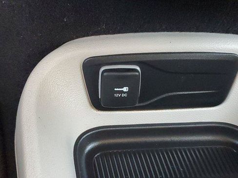 Used 2023 Chrysler Pacifica Touring-L FWD image 30
