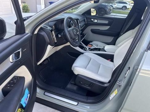 Used 2024 Volvo XC40 B5 Plus AWD/4WD image 2
