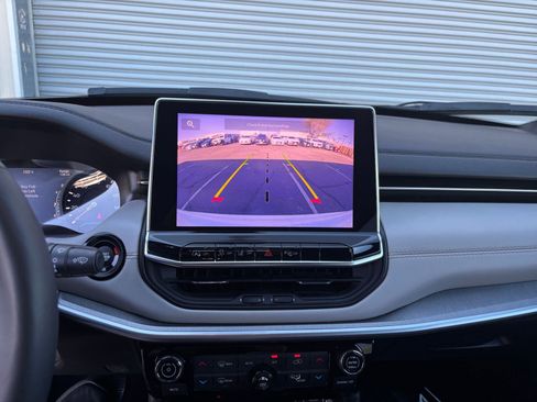 Used 2025 Jeep Compass Limited image 17