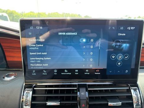 Used 2024 Lincoln Navigator Premiere AWD/4WD image 40
