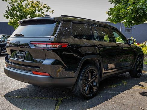 Used 2023 Jeep Grand Cherokee L Laredo image 6