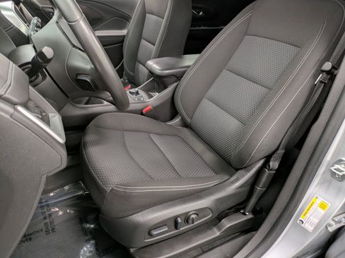 Used 2022 GMC Terrain SLE w/ Driver Convenience Package image 9