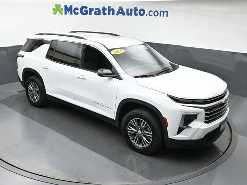 Certified 2025 Chevrolet Traverse LT image 3