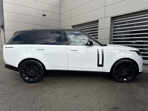 Used 2023 Land Rover Range Rover SE image 9
