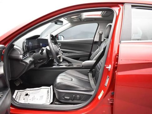 Used 2024 Hyundai Elantra Limited image 15