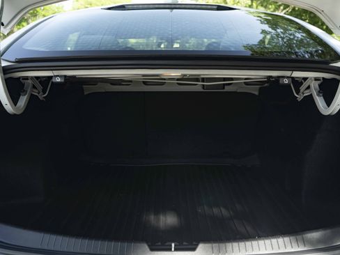 Used 2017 Chevrolet Malibu LT FWD image 40