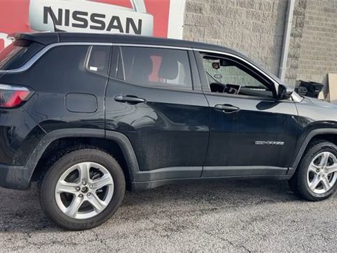 Used 2023 Jeep Compass Sport image 4