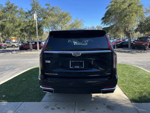Used 2023 Cadillac Escalade ESV Premium Luxury image 4