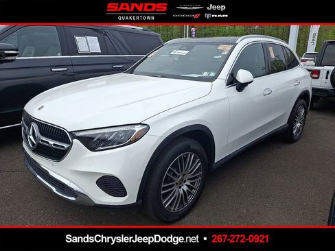 Used 2025 Mercedes-Benz GLC 300 4MATIC image 1