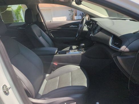 Used 2018 Buick Regal Essence w/ Driver Confidence Package #1 AWD/4WD image 28