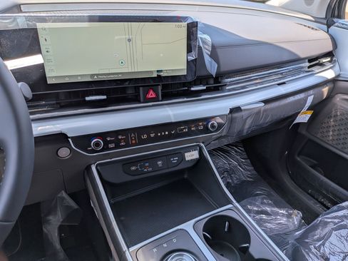 New 2026 Kia Carnival LXS FWD image 21