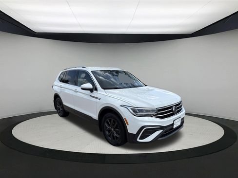 Used 2024 Volkswagen Tiguan SE AWD/4WD image 1