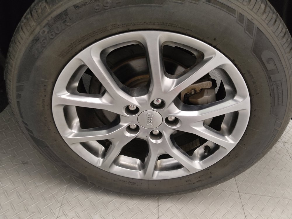Used 2018 Jeep Cherokee Latitude Plus FWD image 31
