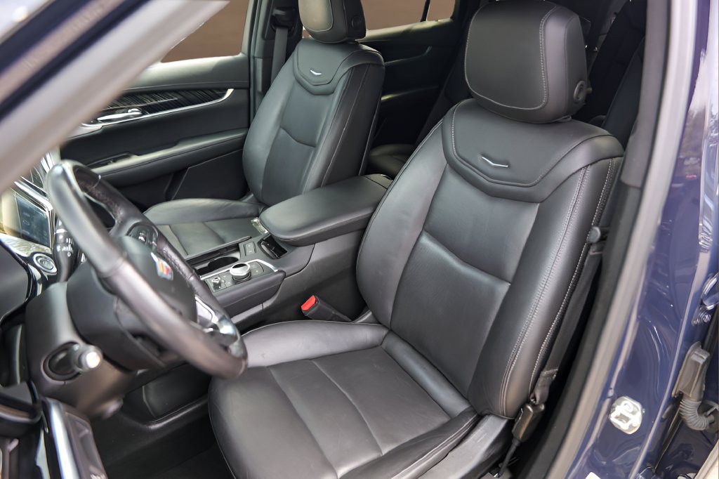 Certified 2025 Cadillac XT6 Premium Luxury FWD image 9