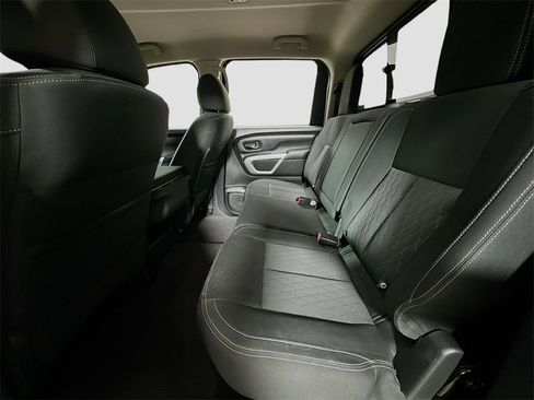 Used 2018 Nissan Titan SV image 23