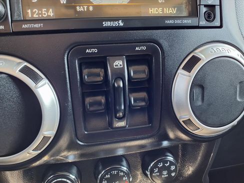 Used 2015 Jeep Wrangler Unlimited Sahara w/ Connectivity Group image 7