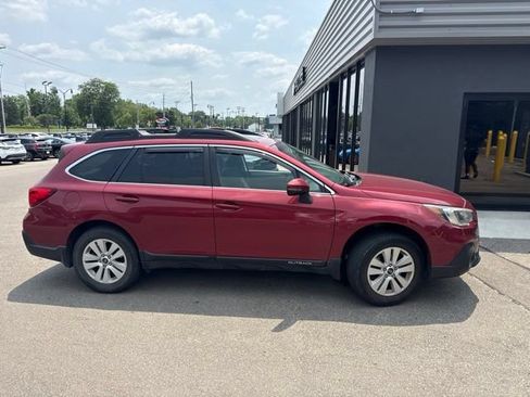 Used 2019 Subaru Outback 2.5i Premium AWD/4WD image 2