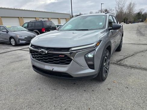 Used 2024 Chevrolet Trax RS w/ Sunroof Package image 7