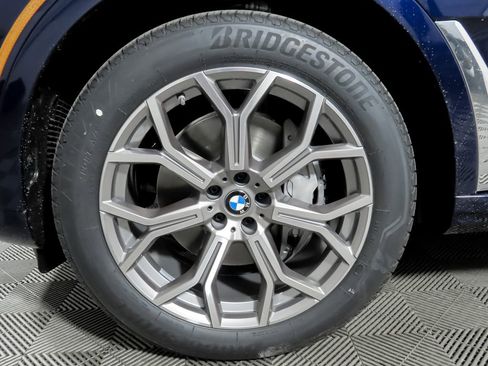 Used 2025 BMW X7 xDrive40i w/ Premium Package AWD/4WD image 35