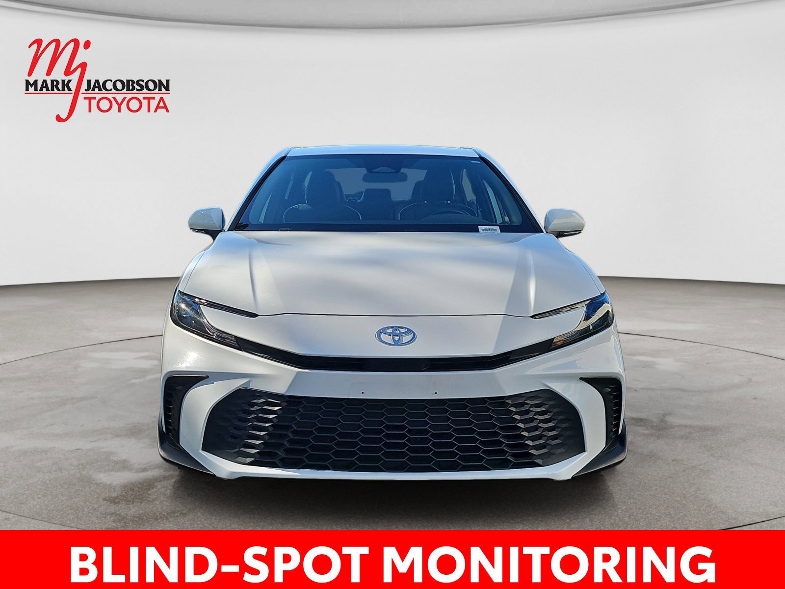 Used 2025 Toyota Camry SE FWD image 3