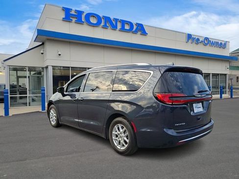 Used 2021 Chrysler Pacifica Touring-L FWD image 7