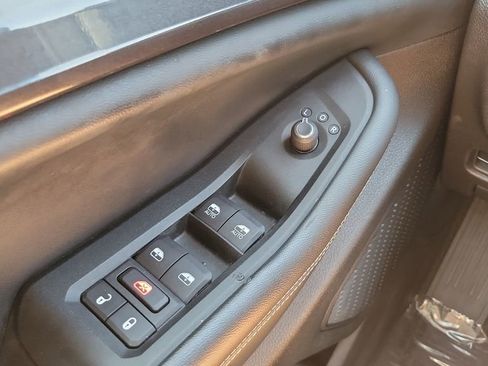 Used 2023 Jeep Grand Cherokee Laredo w/ Luxury Tech Group I RWD image 18