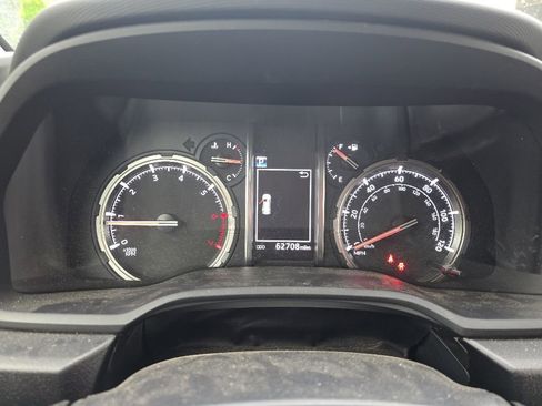 Used 2021 Toyota 4Runner Venture w/ Moonroof Package AWD/4WD image 14
