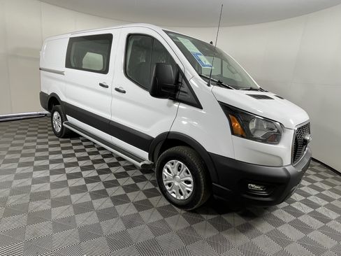Certified 2025 Ford Transit 250 Low Roof w/ Exterior Upgrade Package RWD image 9