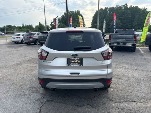 Used 2017 Ford Escape SE FWD image 6