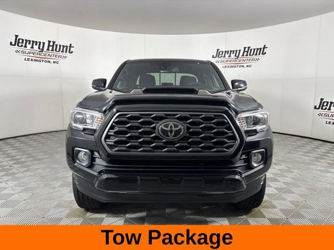 Used 2020 Toyota Tacoma TRD Sport w/ Technology Package AWD/4WD image 3