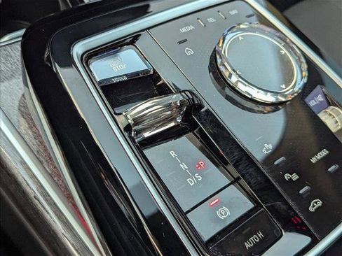 Certified 2023 BMW 760i xDrive w/ Executive Package image 12